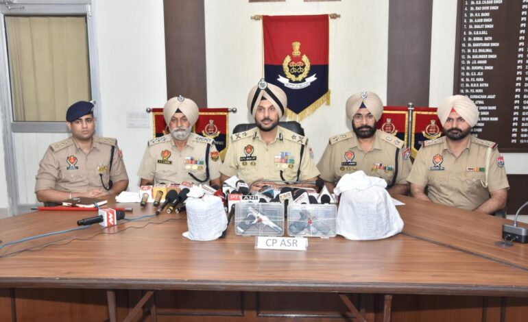 ਸਰਹੱਦ ਪਾਰੋਂ ਨਸ਼ੀਲੇ ਪਦਾਰਥ ਅਤੇ ਹਥਿਆਰ ਤਸਕਰੀ ਵਿੱਚ ਸ਼ਾਮਲ ਛੇ ਵਿਅਕਤੀ 4 ਕਿਲੋ ਹੈਰੋਇਨ, ਦੋ ਪਿਸਤੌਲਾਂ ਸਮੇਤ ਗ੍ਰਿਫ਼ਤਾਰ