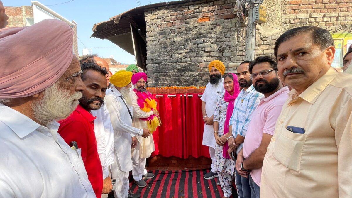 ਜਗਰੂਪ ਸਿੰਘ ਸੇਖਵਾਂ ਨੇ ਕਾਦੀਆਂ ਹਲਕੇ ਦੇ ਪਿੰਡ ਬੱਲ ਤੋਂ ਚੱਕ ਦੀਪੇਵਾਲ, ਕੰਗ ਤੋਂ ਬੱਲ, ਡਡਵਾਂ ਅਤੇ ਬਦੇਸ਼ਾ ਤੋਂ ਸਿੰਘਪੁਰਾ ਤੱਕ ਸੜਕਾਂ ਦੀ ਮੁਰੰਮਤ ਦੇ ਨੀਂਹ ਪੱਥਰ ਰੱਖੇ