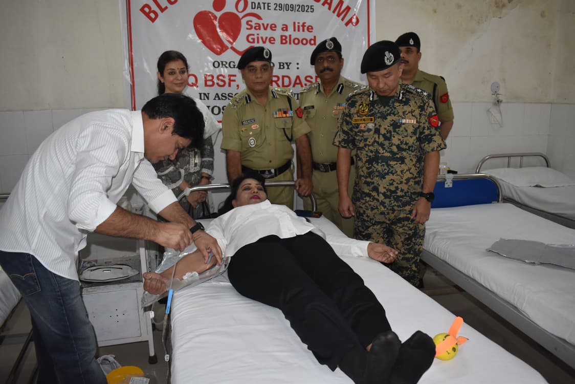 ਸੈਕਟਰ ਹੈੱਡਕੁਆਰਟਰ ਸੀਮਾ ਸੁਰੱਖਿਆ ਬਲ, ਗੁਰਦਾਸਪੁਰ ਵਿਖੇ ਖੂਨਦਾਨ ਕੈਂਪ ਲਗਾਇਆ ਗਿਆ