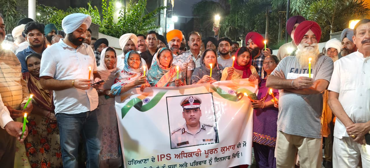 ਆਈ.ਪੀ.ਐੱਸ. ਕੁਮਾਰ ਦੇ ਪਰਿਵਾਰ ਨੂੰ ਨਿਆਂ ਦਿਵਾਉਣ ਲਈ ਕਾਂਗਰਸ ਨੇ ਕੱਢਿਆ ਕੈਂਡਲ ਮਾਰਚ