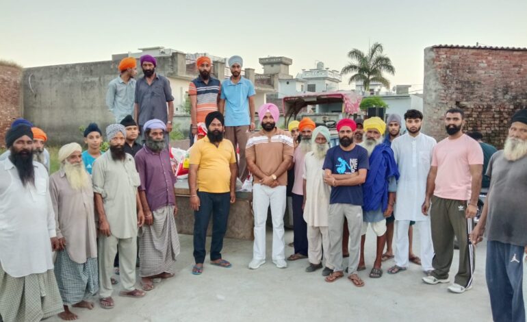 ਹੜ੍ਹ ਪੀੜਤਾਂ ਦੀ ਮਦਦ ਲਈ ਲਗਾਤਾਰ ਡਟਿਆ ਅਕਾਲੀ ਦਲ: ਬੱਬੇਹਾਲੀ ਦੀ ਟੀਮ ਵੱਲੋਂ ਚਾਣਚੱਕ ਸਿੰਘੋਵਾਲ ‘ਚ ਪਸ਼ੂ ਫੀਡ ਵੰਡੀ