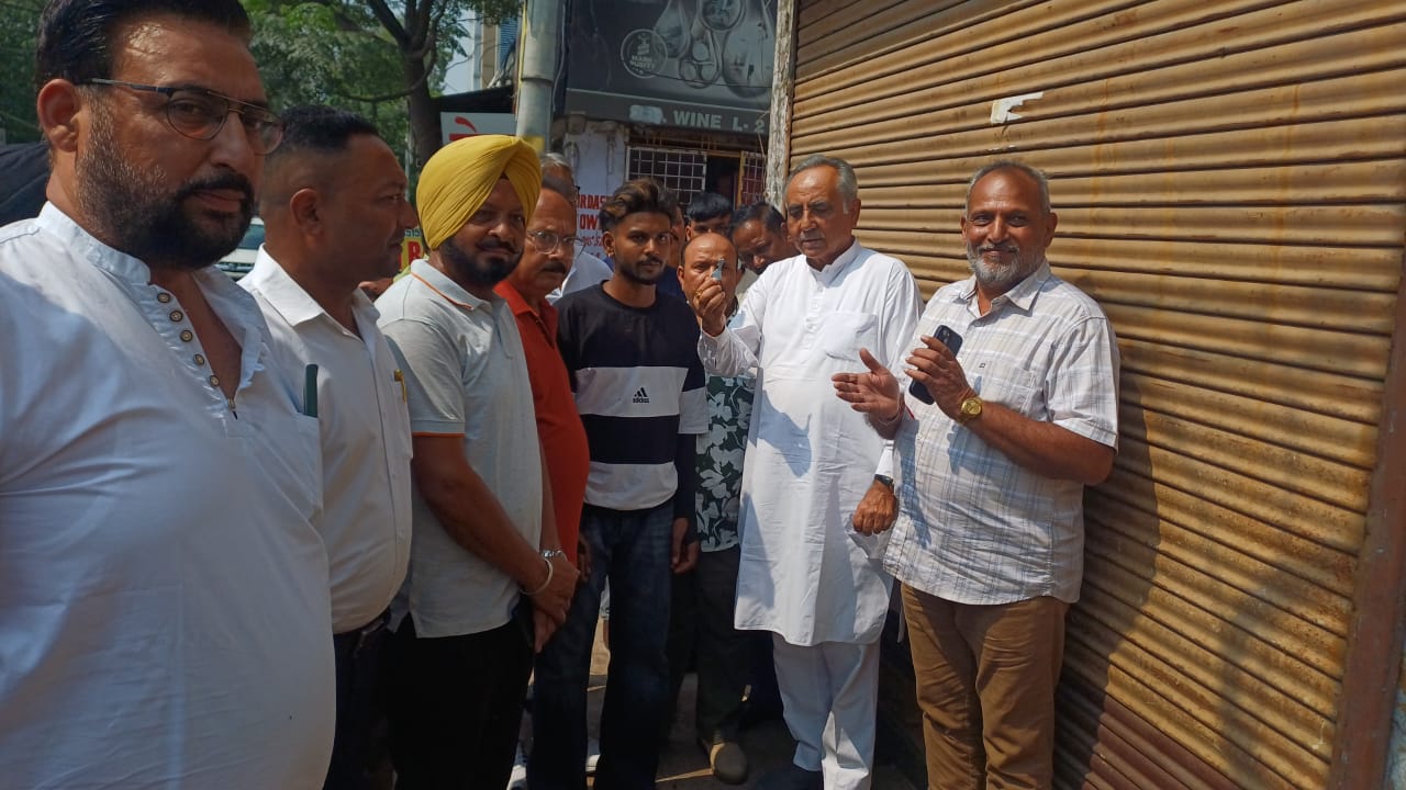 ਦਸਹਿਰੇ ਦਾ ਤੋਹਫ਼ਾ: 9 ਮਹੀਨਿਆਂ ਤੋਂ ਸੰਕਟ ‘ਚ ਘਿਰੇ 8 ਪਰਿਵਾਰਾਂ ਨੂੰ ਰਾਹਤ: ਰਮਨ ਬਹਿਲ ਦੇ ਨਿੱਜੀ ਯਤਨਾਂ ਨਾਲ ਖੁੱਲ੍ਹੇ ਪੁਰਾਣੇ ਬੱਸ ਅੱਡੇ ਦੇ ਤਾਲੇ