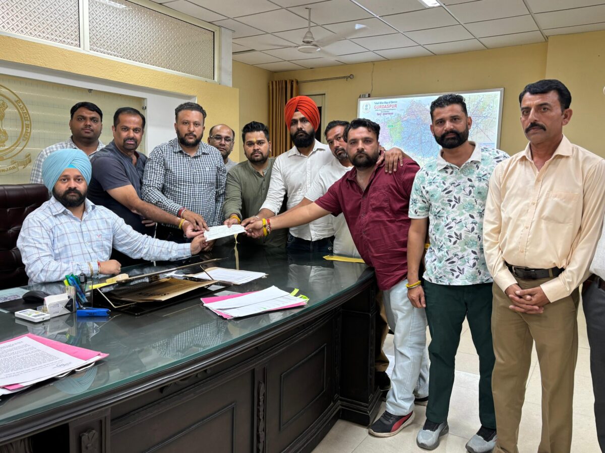 ਪ੍ਰਾਪਰਟੀ ਐਸੋਸੀਏਸ਼ਨ ਦੀਨਾਨਗਰ ਨੇ ‘ਮਿਸ਼ਨ ਚੜ੍ਹਦੀ ਕਲਾ’ ਵਿੱਚ 2,50,000 ਰੁਪਏ ਦਾ ਯੋਗਦਾਨ ਪਾਇਆ