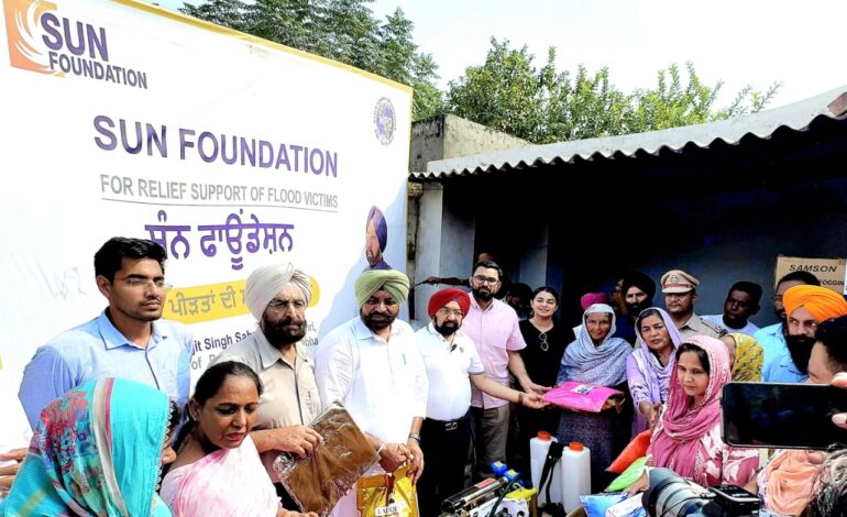 ਸੰਸਦ ਮੈਂਬਰ ਵਿਕਰਮਜੀਤ ਸਾਹਨੀ ਵੱਲੋਂ ਜ਼ਿਲਾ ਗੁਰਦਾਸਪੁਰ ਦੇ ਹੜ੍ਹ ਪ੍ਰਭਾਵਿਤ ਖੇਤਰ ਵਿੱਚ ਰਾਹਤ ਅਤੇ ਡੀ-ਸਿਲਟਿੰਗ ਕੰਮ ਦੀ ਸ਼ੁਰੂਆਤ