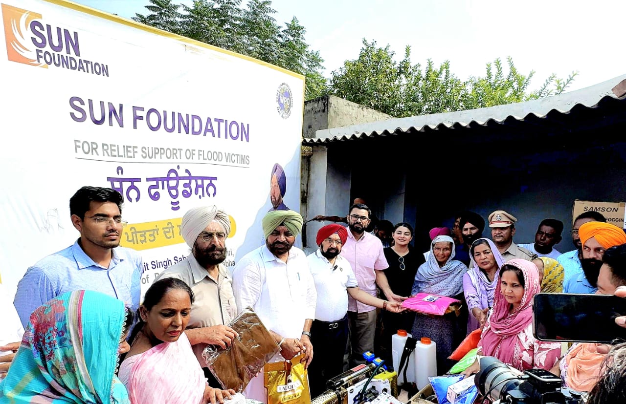 ਸੰਸਦ ਮੈਂਬਰ ਵਿਕਰਮਜੀਤ ਸਾਹਨੀ ਵੱਲੋਂ ਜ਼ਿਲਾ ਗੁਰਦਾਸਪੁਰ ਦੇ ਹੜ੍ਹ ਪ੍ਰਭਾਵਿਤ ਖੇਤਰ ਵਿੱਚ ਰਾਹਤ ਅਤੇ ਡੀ-ਸਿਲਟਿੰਗ ਕੰਮ ਦੀ ਸ਼ੁਰੂਆਤ