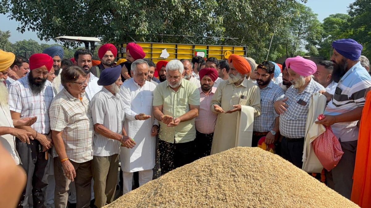 ਕੈਬਨਿਟ ਮੰਤਰੀ ਲਾਲ ਚੰਦ ਕਟਾਰੂਚੱਕ ਨੇ ਗੁਰਦਾਸਪੁਰ ਦਾਣਾ ਮੰਡੀ ਵਿੱਚ ਝੋਨੇ ਦੀ ਖ਼ਰੀਦ ਦਾ ਜਾਇਜ਼ਾ ਲਿਆ