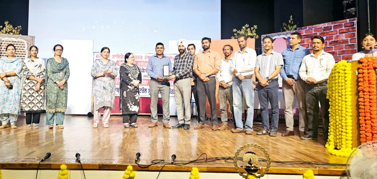 ਯੁਵਕ ਸੇਵਾਵਾਂ ਵਿਭਾਗ ਵੱਲੋਂ ਰੈੱਡ ਰਿਬਨ ਕਲੱਬਾਂ ਦੀ ਜ਼ਿਲ੍ਹਾ ਪੱਧਰੀ ਐਡਵੋਕੇਸੀ ਮੀਟਿੰਗ ਅਤੇ ਨਾਟਕ ਮੁਕਾਬਲੇ ਆਯੋਜਿਤ