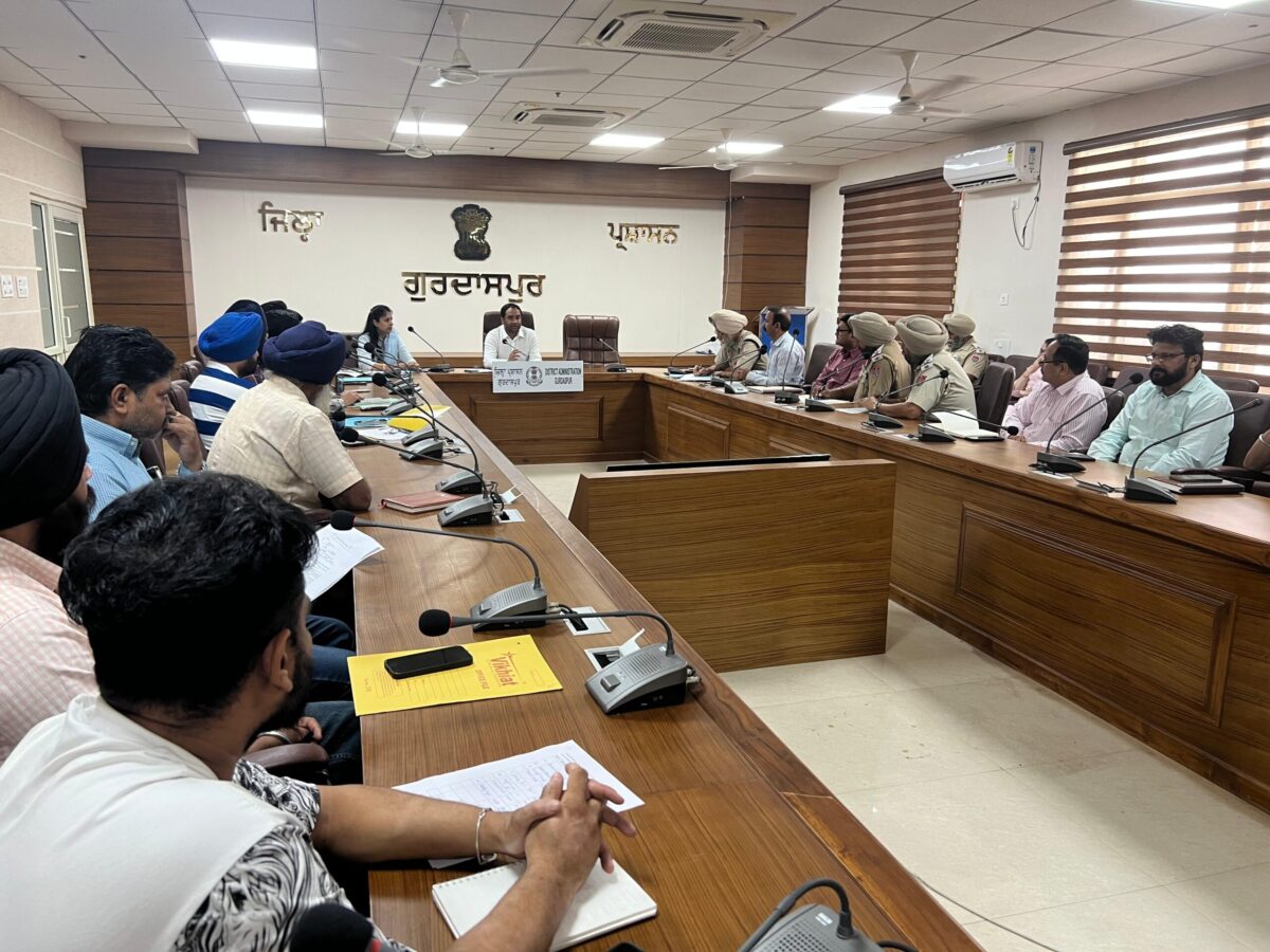 ਜ਼ਿਲਾ ਰੋਡ ਸੇਫਟੀ ਕਮੇਟੀ ਦੌਰਾਨ ਦੀ ਮੀਟਿੰਗ ਦੌਰਾਨ ਸਕੂਲੀ ਵਾਹਨਾ ਦੀ ਸੁਰੱਖਿਆ ਸਬੰਧੀ ਵਿਚਾਰਾਂ ਕੀਤੀਆਂ ਗਈਆਂ