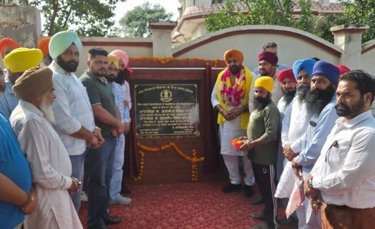 ਵਿਧਾਇਕ ਗੁਰਦੀਪ ਸਿੰਘ ਰੰਧਾਵਾ ਨੇ ਭਿਖਾਰੀਵਾਲ ਤੋਂ ਬਖਸ਼ੀਵਾਲ ਤੱਕ ਸੰਪਰਕ ਸੜਕ ਦਾ ਨੀਂਹ ਪੱਥਰ ਰੱਖਿਆ