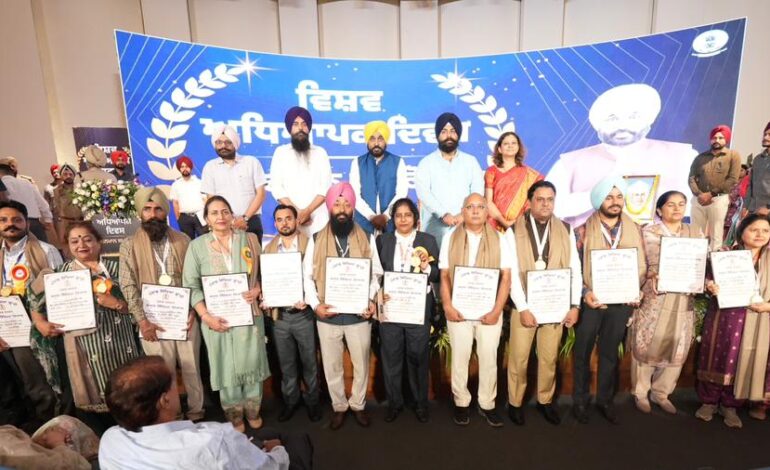 ਮੁੱਖ ਮੰਤਰੀ ਵੱਲੋਂ ਨੌਜਵਾਨ ਪੀੜ੍ਹੀ ਨੂੰ ਪੰਜਾਬ ਦੇ ਮਹਾਨ ਵਿਰਸੇ ਬਾਰੇ ਜਾਣੂੰ ਕਰਵਾਉਣ ਲਈ ਅਧਿਆਪਕਾਂ ਨੂੰ ਮੋਹਰੀ ਭੂਮਿਕਾ ਨਿਭਾਉਣ ਦਾ ਸੱਦਾ