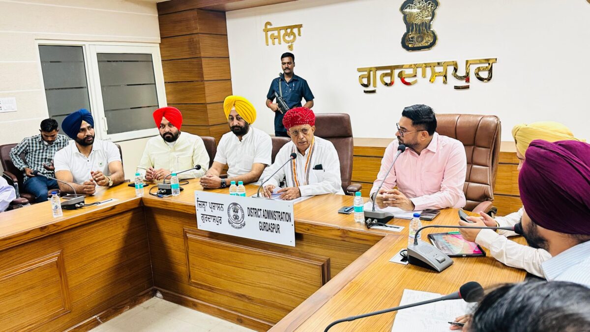 ਕੇਂਦਰੀ ਰਾਜ ਮੰਤਰੀ ਭਾਗੀਰਥ ਚੌਧਰੀ ਵੱਲੋਂ ਜ਼ਿਲ੍ਹਾ ਗੁਰਦਾਸਪੁਰ ਦੇ ਹੜ੍ਹ ਪ੍ਰਭਾਵਿਤ ਖੇਤਰਾਂ ਦਾ ਦੌਰਾ