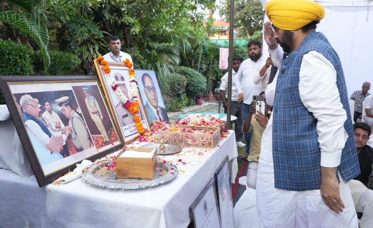 ਆਪਣੇ ਚਹੇਤੇ ਅਫ਼ਸਰਾਂ ਖ਼ਿਲਾਫ਼ ਮੁਕੱਦਮਾ ਚਲਾ ਕੇ ਵਾਈ ਪੂਰਨ ਕੁਮਾਰ ਦੇ ਪਰਿਵਾਰ ਨੂੰ ਇਨਸਾਫ਼ ਦਿਵਾਓ- ਮੁੱਖ ਮੰਤਰੀ ਵੱਲੋਂ ਹਰਿਆਣਾ ਦੇ ਆਪਣੇ ਹਮਰੁਤਬਾ ਨੂੰ ਅਪੀਲ