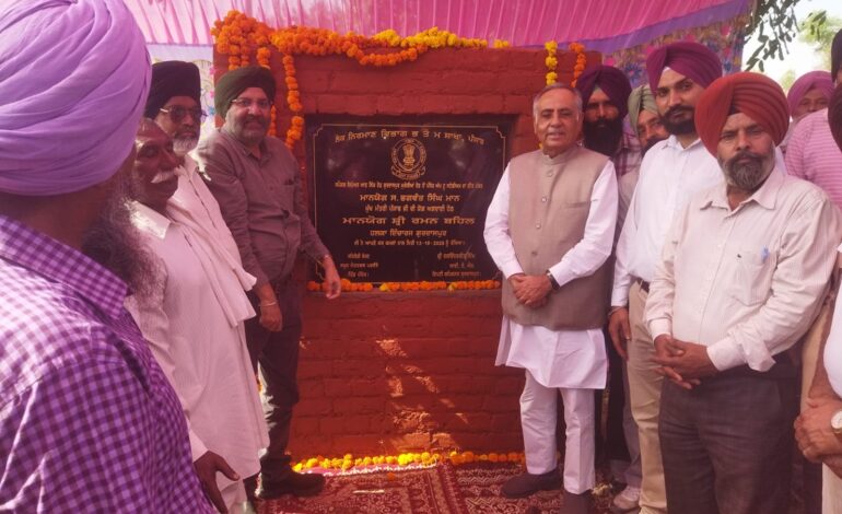 ਰਮਨ ਬਹਿਲ ਨੇ ਗੁਰਦਾਸਪੁਰ ਹਲਕੇ ਦੀਆਂ ਸੰਪਰਕ ਸੜਕਾਂ ਦੀ ਮੁਰੰਮਤ ਦਾ ਕੰਮ ਸ਼ੁਰੂ ਕਰਵਾਇਆ