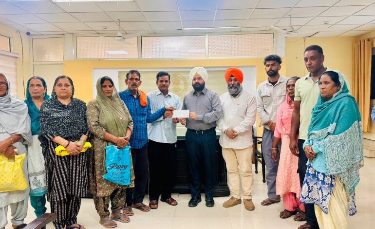 ਜਿਲ੍ਹਾ ਪ੍ਰਸ਼ਾਸਨ ਵਲੋਂ ਹਰ ਹੜ ਪੀੜਤ ਪਰਿਵਾਰ ਤੱਕ ਸਮਾਜ ਸੇਵੀ ਸੰਸਥਾਵਾਂ ਦੀ ਮੱਦਦ ਨਾਲ ਹਰ ਸੰਭਵ ਸਹਾਇਤਾ ਪਹੁੰਚਾਈ ਜਾਵੇਗੀ: ਵਧੀਕ ਡਿਪਟੀ ਕਮਿਸ਼ਨਰ ਡਾ. ਬੇਦੀ