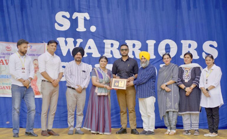 ਸੇਂਟ ਵਾਰੀਅਰ ਸਕੂਲ ਵਿਖੇ ਵਿਦਿਆਰਥੀਆਂ ਨੂੰ ਭਾਰਤੀ ਸੱਭਿਆਚਾਰ ਦੇ ਅਮੀਰ ਵਿਰਸੇ ਨਾਲ ਜਾਣੂ ਕਰਵਾਣ ਲਈ ਪ੍ਰਸਿੱਧ ਨਿਰਤਕੀ ਨੈਨਿਕਾ ਗਾਂਗਣੀ ਦਾ ਕਥਕ ਡਾਂਸ ਪੇਸ਼ ਕੀਤਾ ਗਿਆ।