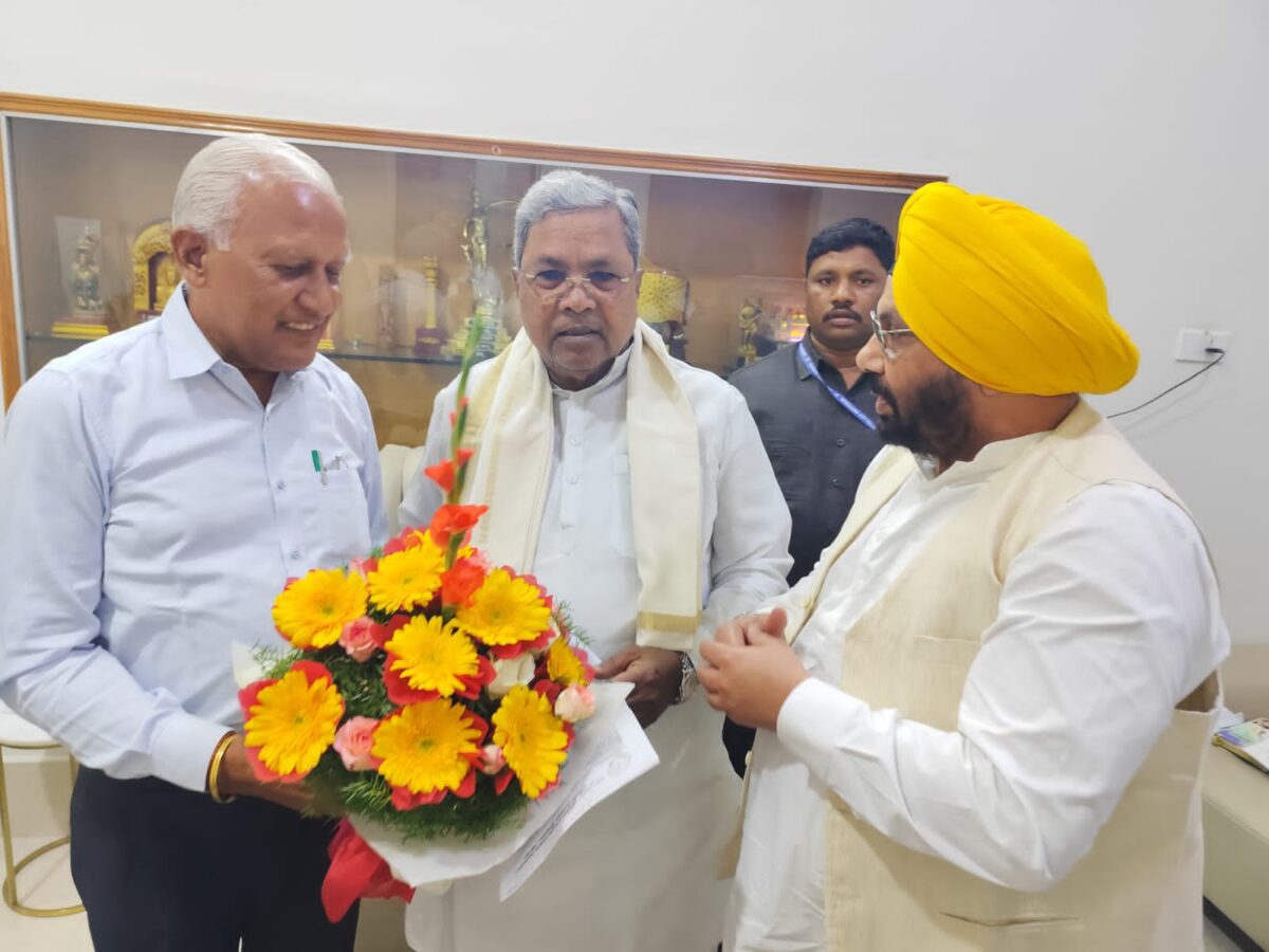 ਸ੍ਰੀ ਗੁਰੂ ਤੇਗ਼ ਬਹਾਦਰ ਜੀ ਦੇ 350 ਸਾਲਾ ਸ਼ਹੀਦੀ ਸਮਾਗਮਾਂ ਵਿੱਚ ਸ਼ਾਮਲ ਹੋਣ ਲਈ ਪੰਜਾਬ ਦੇ ਮੰਤਰੀਆਂ ਵੱਲੋਂ ਕਰਨਾਟਕ ਦੇ ਮੁੱਖ ਮੰਤਰੀ ਸਿੱਧਾਰਮੱਈਆ ਨੂੰ ਸੱਦਾ