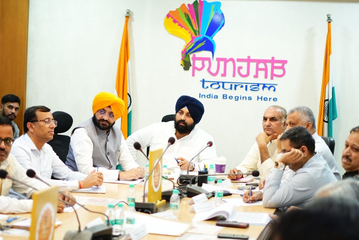 ਸ੍ਰੀ ਗੁਰੂ ਤੇਗ ਬਹਾਦਰ ਜੀ ਦਾ 350ਵਾਂ ਸ਼ਹੀਦੀ ਦਿਵਸ:  ਵੱਖ ਵੱਖ ਸਮਾਗਮਾਂ ਦੇ ਪ੍ਰਬੰਧਾਂ ਦੀ ਤਿਆਰੀ ਲਈ ਮੰਤਰੀ ਸਮੂਹ ਦੀ ਸਮੀਖਿਆ ਮੀਟਿੰਗ