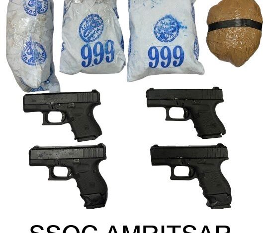 ਤਸਕਰੀ ਗਿਰੋਹ ਦੇ ਪੰਜ ਮੈਂਬਰਾਂ ਨੂੰ ਚਾਰ ਗਲੋਕ ਪਿਸਤੌਲਾਂ, 2 ਕਿਲੋ ਹੈਰੋਇਨ ਸਮੇਤ ਕੀਤਾ ਕਾਬੂ