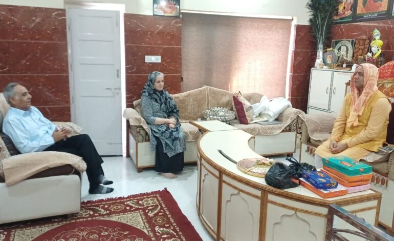 ਪੰਡੋਰੀ ਧਾਮ ਦੇ ਮਹਾਰਾਜ ਰਘਬੀਰ ਦਾਸ ਜੀ ਵਲੋਂ ਸਿਵਲ ਹਸਪਤਾਲ ਲਈ 12-12 ਕਿਲੋ ਦੀਆਂ ਕਪੈਸਟੀ ਵਾਲੀਆਂ ਦੋ ਵਾਸ਼ਿੰਗ ਮਸ਼ੀਨਾਂ ਭੇਂਟ