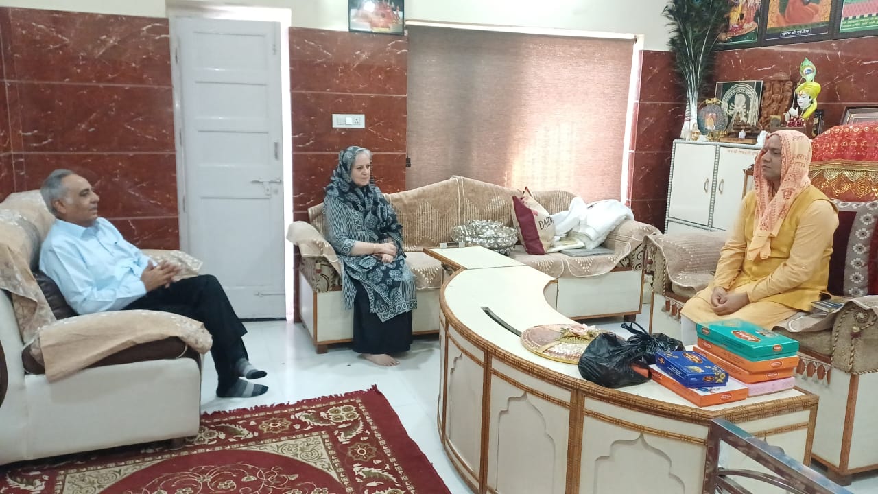 ਪੰਡੋਰੀ ਧਾਮ ਦੇ ਮਹਾਰਾਜ ਰਘਬੀਰ ਦਾਸ ਜੀ ਵਲੋਂ ਸਿਵਲ ਹਸਪਤਾਲ ਲਈ 12-12 ਕਿਲੋ ਦੀਆਂ ਕਪੈਸਟੀ ਵਾਲੀਆਂ ਦੋ ਵਾਸ਼ਿੰਗ ਮਸ਼ੀਨਾਂ ਭੇਂਟ