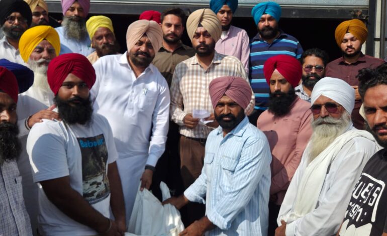 ਵਿਧਾਇਕ ਗੁਰਦੀਪ ਸਿੰਘ ਰੰਧਾਵਾ ਨੇ ਹੜ੍ਹ ਪ੍ਰਭਾਵਿਤ ਕਿਸਾਨਾਂ ਨੂੰ ਕਣਕ ਦਾ ਮੁਫ਼ਤ ਬੀਜ ਵੰਡਣ ਦੀ ਕੀਤੀ ਸ਼ੁਰੂਆਤ
