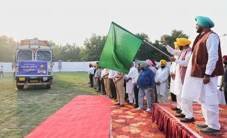 ਪੰਜਾਬ ਸਰਕਾਰ ਵੱਲੋਂ ਹੜ੍ਹ ਪ੍ਰਭਾਵਿਤ ਜ਼ਿਲ੍ਹਿਆਂ ਦੇ ਕਿਸਾਨਾਂ ਨੂੰ ਕਣਕ ਦਾ ਮੁਫ਼ਤ ਬੀਜ ਵੰਡਣ ਦੀ ਸ਼ੁਰੂਆਤ