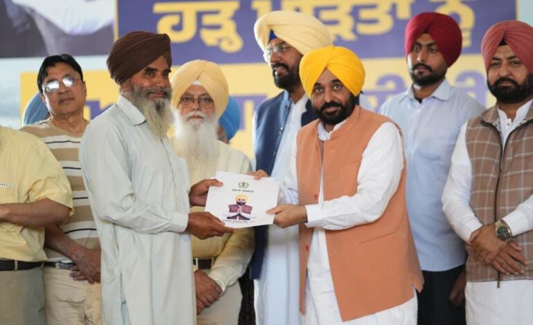 ਸੰਕਟ ਵਿੱਚ ਸੱਚਾ ਲੀਡਰਸ਼ਿਪ; ਮਾਨ ਸਰਕਾਰ ਹੜ੍ਹ ਪੀੜਤਾਂ ਨੂੰ ਦੇ ਰਹੀ ਸਭ ਤੋਂ ਵੱਧ ਮੁਆਵਜ਼ਾ, ਦੇਸ਼ ਲਈ ਪੇਸ਼ ਕੀਤੀ ਮਿਸਾਲ