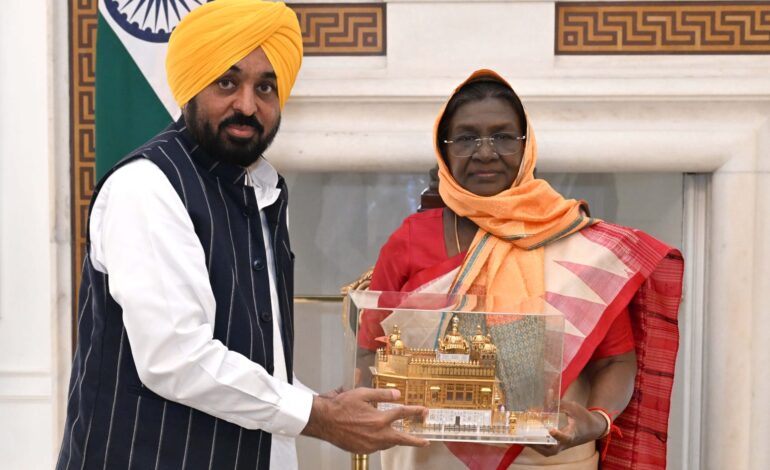 ਭਗਵੰਤ ਸਿੰਘ ਮਾਨ ਵੱਲੋਂ ਭਾਰਤ ਦੇ ਰਾਸ਼ਟਰਪਤੀ ਨੂੰ ਸ੍ਰੀ ਗੁਰੂ ਤੇਗ਼ ਬਹਾਦਰ ਜੀ ਦੇ 350ਵੇਂ ਸ਼ਹੀਦੀ ਦਿਵਸ ਸਮਾਗਮਾਂ ਵਿੱਚ ਸ਼ਾਮਲ ਹੋਣ ਦਾ ਸੱਦਾ