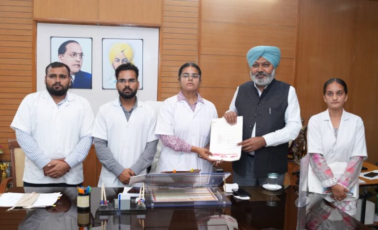 ਵਿੱਤ ਮੰਤਰੀ ਹਰਪਾਲ ਸਿੰਘ ਚੀਮਾ ਨੇ ਵੈਟਰਨਰੀ ਵਿਦਿਆਰਥੀ ਯੂਨੀਅਨ ਨੂੰ ਮੰਗਾਂ ‘ਤੇ ਜਲਦੀ ਕਾਰਵਾਈ ਦਾ ਦਿੱਤਾ ਭਰੋਸਾ