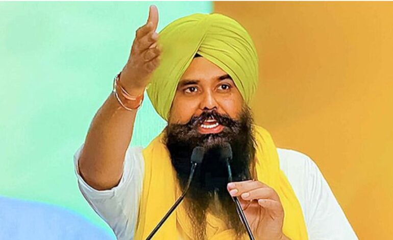 ਕੇਂਦਰ ਦੀ ਤਾਨਾਸ਼ਾਹੀ! BJP ਕਰ ਰਹੀ ਪੰਜਾਬ ਦੇ ਗੌਰਵਸ਼ਾਲੀ ਇਤਿਹਾਸ ਨੂੰ ਦਬਾਉਣ ਦੀ ਕੋਸ਼ਿਸ਼: ‘ਆਪ’ ਸੰਸਦ ਮੈਂਬਰ ਮਲਵਿੰਦਰ ਸਿੰਘ ਕੰਗ