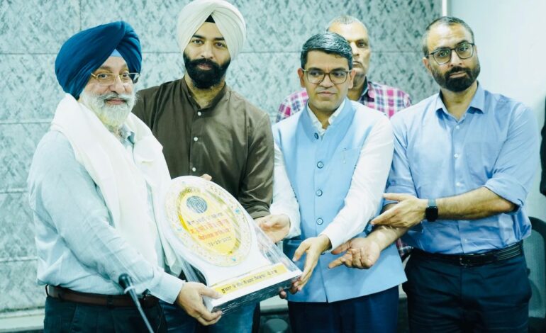 ਸੂਚਨਾ ਤੇ ਲੋਕ ਸੰਪਰਕ ਵਿਭਾਗ ਵੱਲੋਂ ਵਧੀਕ ਡਾਇਰੈਕਟਰ ਹਰਜੀਤ ਗਰੇਵਾਲ ਅਤੇ ਡਿਪਟੀ ਡਾਇਰੈਕਟਰ ਹਰਦੀਪ ਸਿੰਘ ਨੂੰ ਸੇਵਾਮੁਕਤੀ ‘ਤੇ ਨਿੱਘੀ ਵਿਦਾਇਗੀ