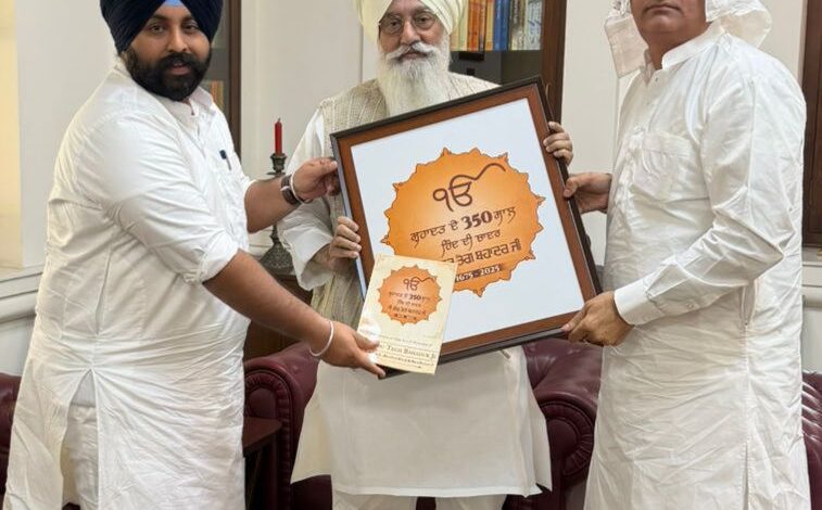 ਹਰਜੋਤ ਸਿੰਘ ਬੈਂਸ ਅਤੇ ਦੀਪਕ ਬਾਲੀ ਵੱਲੋਂ ਬਾਬਾ ਗੁਰਿੰਦਰ ਸਿੰਘ ਢਿੱਲੋਂ ਨੂੰ ਸ੍ਰੀ ਗੁਰੂ ਤੇਗ਼ ਬਹਾਦਰ ਜੀ ਦੇ 350ਵੇਂ ਸ਼ਹੀਦੀ ਦਿਹਾੜੇ ਸਬੰਧੀ ਸਮਾਗਮਾਂ ਲਈ ਸੱਦਾ