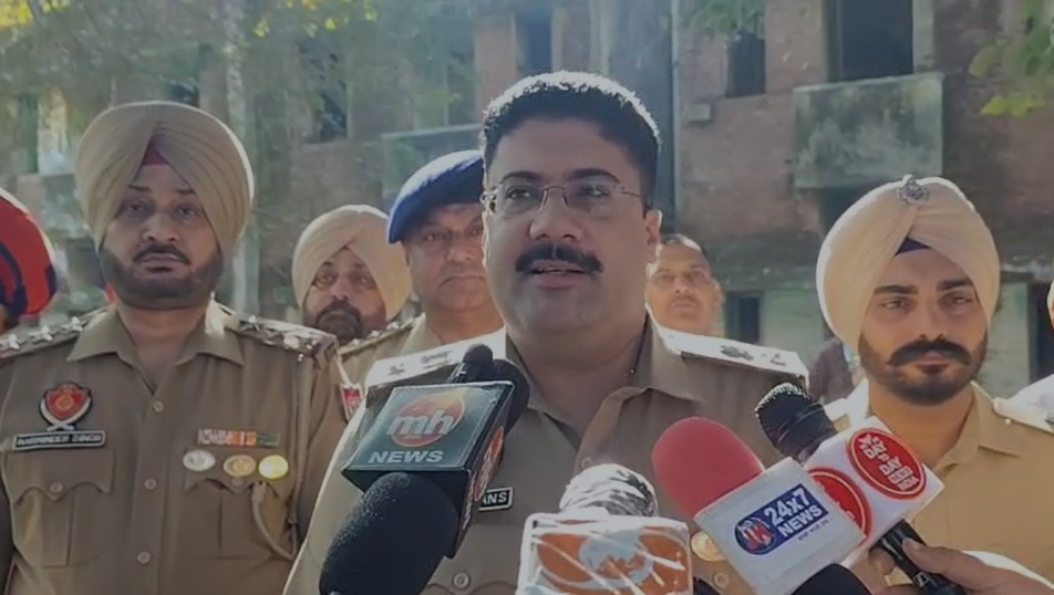 ਰੀਜੈਂਟਾ ਹੋਟਲ ਮਾਲਕ ਤੇ ਫਾਇਰਿੰਗ ਮਾਮਲਾ: ਮੋਹਾਲੀ ਪੁਲਿਸ ਨੇ ਸੰਖੇਪ ਮੁਕਾਬਲੇ ਵਿੱਚ ਦੁਵੱਲੀ ਗੋਲੀਬਾਰੀ ਤੋਂ ਬਾਅਦ ਗੈਂਗਸਟਰ ਨੂੰ ਗ੍ਰਿਫ਼ਤਾਰ ਕੀਤਾ; ਦੋ ਸਾਥੀ ਪਹਿਲਾਂ ਹੀ ਗ੍ਰਿਫ਼ਤਾਰ