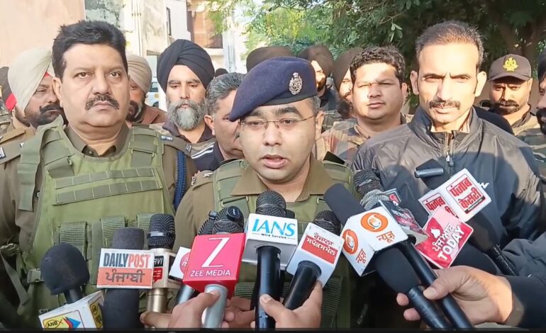 ਘਰੇਲੂ ਕਲੇਸ਼ ਨੇ ਲਈਆਂ ਤਿੰਨ ਜਾਨਾਂ: ਗੁਰਦਾਸਪੁਰ ਵਿੱਚ ਗਾਰਡ ਨੇ AK-47 ਨਾਲ ਪਤਨੀ ਅਤੇ ਸੱਸ ਨੂੰ ਮਾਰਨ ਤੋਂ ਬਾਅਦ ਕੀਤੀ ਖੁਦਕੁਸ਼ੀ