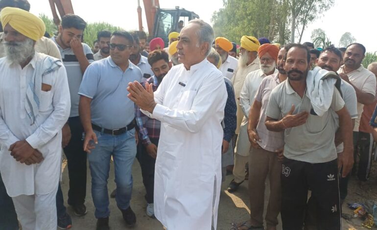 ਰਮਨ ਬਹਿਲ ਵਲੋਂ ਵੱਡਾ ਉਪਰਾਲਾ-ਕਿਰਨ ਨਾਲੇ ਦੀ ਸਫਾਈ ਦਾ ਕੰਮ ਵੱਡੀ ਮਸ਼ੀਨ ਨਾਲ ਸ਼ੁਰੂ ਕਰਵਾਇਆ