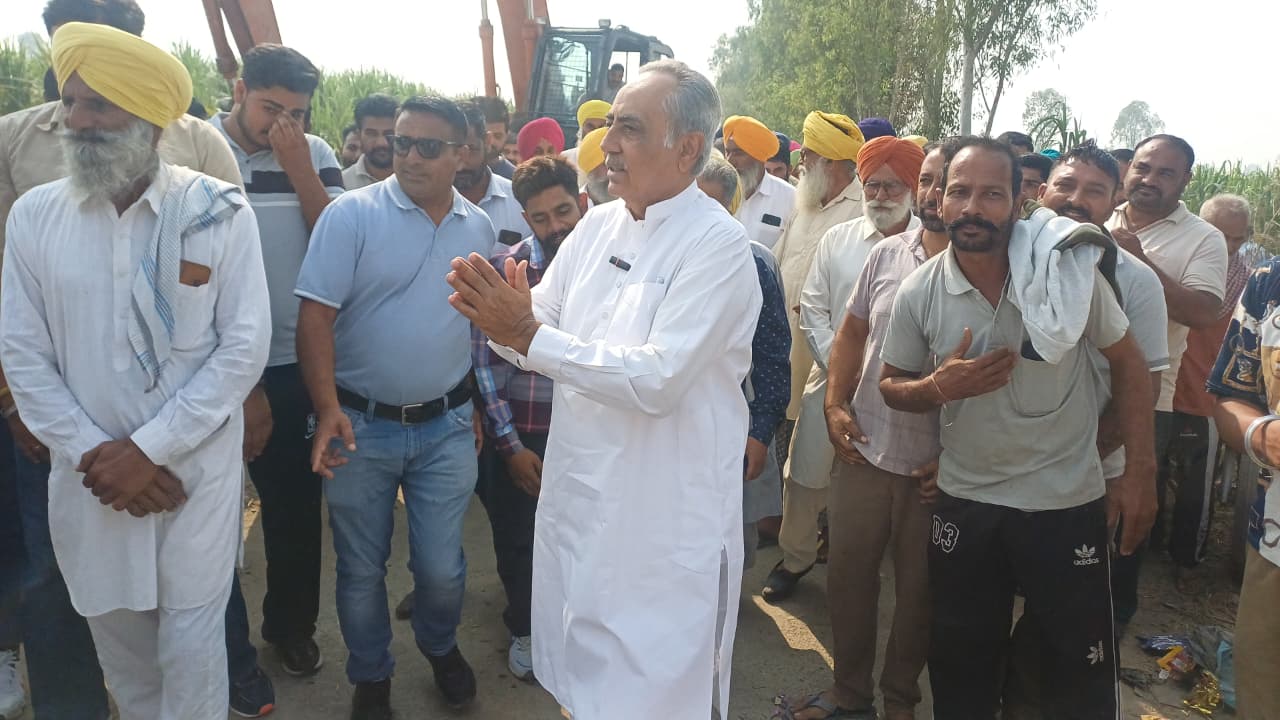 ਰਮਨ ਬਹਿਲ ਵਲੋਂ ਵੱਡਾ ਉਪਰਾਲਾ-ਕਿਰਨ ਨਾਲੇ ਦੀ ਸਫਾਈ ਦਾ ਕੰਮ ਵੱਡੀ ਮਸ਼ੀਨ ਨਾਲ ਸ਼ੁਰੂ ਕਰਵਾਇਆ