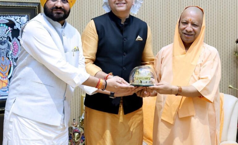 ਅਮਨ ਅਰੋੜਾ ਅਤੇ ਤਰੁਨਪ੍ਰੀਤ ਸੌਂਦ ਵੱਲੋਂ ਉੱਤਰ ਪ੍ਰਦੇਸ਼ ਦੇ ਮੁੱਖ ਮੰਤਰੀ ਯੋਗੀ ਆਦਿਤਿਆਨਾਥ ਨਾਲ ਮੁਲਾਕਾਤ; ਸ੍ਰੀ ਗੁਰੂ ਤੇਗ਼ ਬਹਾਦਰ ਜੀ ਦੇ 350ਵੇਂ ਸ਼ਹੀਦੀ ਦਿਹਾੜੇ ਨੂੰ ਸਮਰਪਿਤ ਸਮਾਗਮਾਂ ‘ਚ ਸ਼ਾਮਲ ਹੋਣ ਲਈ ਦਿੱਤਾ ਸੱਦਾ