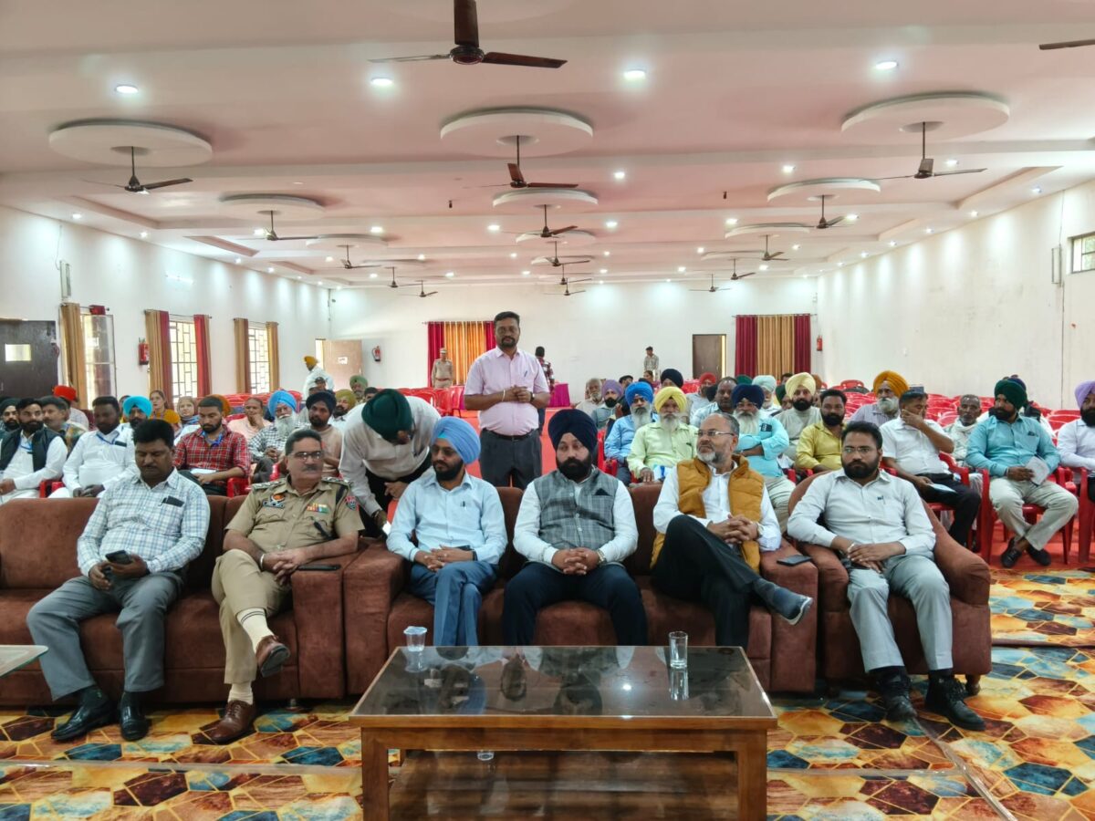 ਗੁਰਦਾਸਪੁਰ ਵਿਖੇ ਵਿਲੇਜ਼ ਡਿਫੈਂਸ ਕਮੇਟੀਆਂ’ ਦੇ ਮੈਂਬਰਾਂ ਨੂੰ ਦਿੱਤੀ ਟਰੇਨਿੰਗ