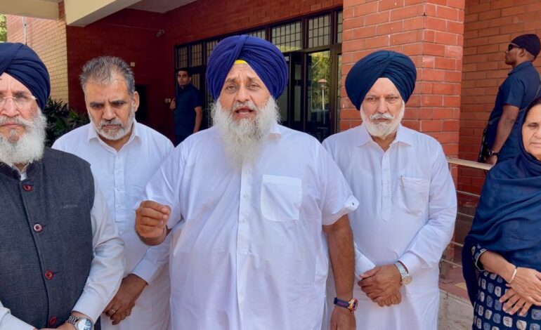 ਸੁਖਬੀਰ ਸਿੰਘ ਬਾਦਲ ਨੇ ਚੋਣ ਆਬਜ਼ਰਵਰਾਂ ਨੂੰ ਐਸ ਐਸ ਪੀ ਡਾ. ਰਵਜੋਤ ਕੌਰ ਗਰੇਵਾਲ ਦੇ ਇਸ਼ਾਰੇ ’ਤੇ ਤਰਨ ਤਾਰਨ ਵਿਚ ਅਕਾਲੀ ਵਰਕਰਾਂ ਨੂੰ ਗੈਰ ਕਾਨੂੰਨੀ ਹਿਰਾਸਤ ਵਿਚ ਰੱਖਣ ਤੋਂ ਜਾਣੂ ਕਰਵਾਇਆ