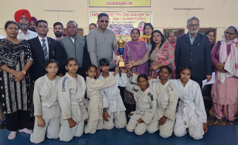 69 ਵੀਆਂ ਪੰਜਾਬ ਸਕੂਲ ਖੇਡਾਂ 2025-26 ਜੂਡੋ ਅੰਡਰ 14 ਸਾਲ ਲੜਕੇ ਵਿੱਚ ਗੁਰਦਾਸਪੁਰ ਅਤੇ ਲੜਕੀਆਂ ਵਿਚ ਜਲੰਧਰ ਨੇ ਝੰਡੇ ਗੱਡੇ।