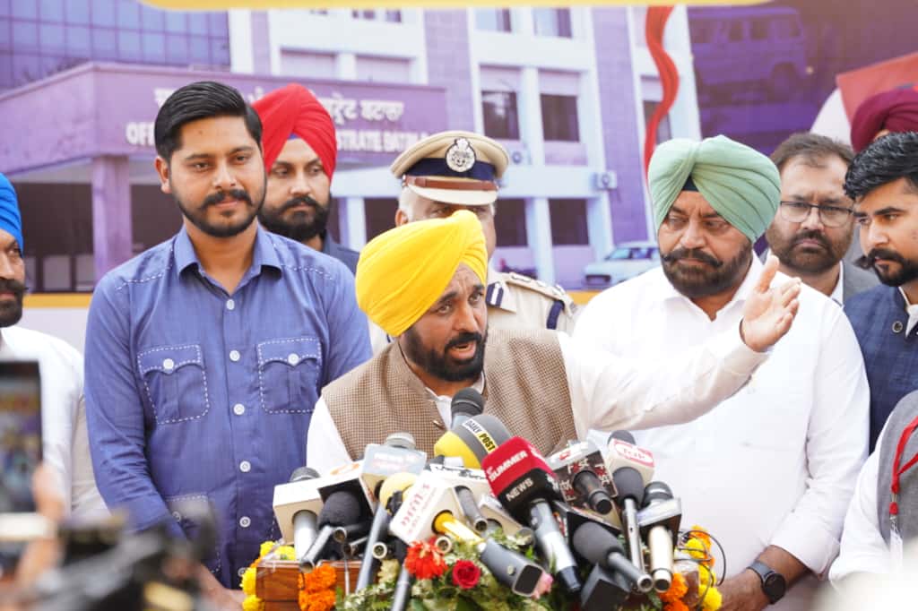 ਮੁੱਖ ਮੰਤਰੀ ਵੱਲੋਂ ਬਟਾਲਾ ਵਿਖੇ ਨਵਾਂ ਬਣਿਆ ਤਹਿਸੀਲ ਕੰਪਲੈਕਸ ਲੋਕਾਂ ਨੂੰ ਸਮਰਪਿਤ