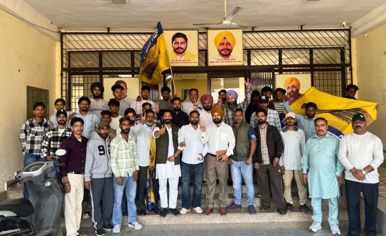 ਵਿਧਾਇਕ ਸ਼ੈਰੀ ਕਲਸੀ ਦੇ ਪੀ.ਏ ਬਲਜੀਤ ਸਿੰਘ ਨਿੱਕੂ ਦੀ ਅਗਵਾਈ ਵਿੱਚ ਮੋਟਰਸਾਈਕਲਾਂ ‘ਤੇ ਯੂਥ ਤੇ ਵਰਕਰਾਂ  ਨੇ ਵੱਡੀ ਗਿਣਤੀ ਵਿੱਚ ਰੋਡ ਸ਼ੋਅ ਵਿੱਚ ਕੀਤੀ ਸ਼ਮੂਲੀਅਤ