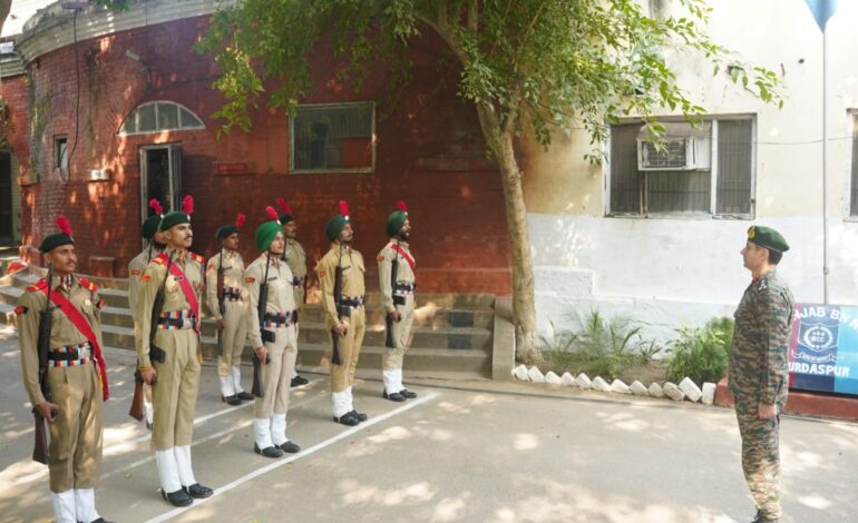 ਬ੍ਰਿਗੇਡੀਅਰ ਕੁਲਬੀਰ ਸਿੰਘ, ਕਮਾਂਡਰ, ਐਨਸੀਸੀ ਗਰੁੱਪ ਅੰਮ੍ਰਿਤਸਰ ਵੱਲੋਂ  7 ਪੰਜਾਬ ਬਟਾਲੀਅਨ ਐਨਸੀਸੀ, ਗੁਰਦਾਸਪੁਰ ਦੇ ਸਾਲਾਨਾ ਸਿਖਲਾਈ ਕੈਂਪ ਦਾ ਦੌਰਾ ਕੀਤਾ