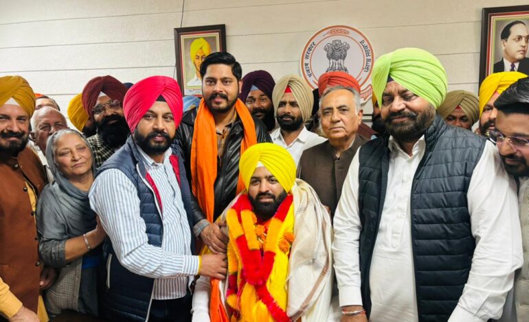 ਜੋਬਨ ਰੰਧਾਵਾ ਨੇ ਜਿਲੇ ਦੀ ਸਮੁੱਚੀ ਲੀਡਰਸ਼ਿਪ ਦੀ ਮੌਜੂਦਗੀ ਵਿੱਚ ਚੇਅਰਮੈਨ, ਜ਼ਿਲ੍ਹਾ ਪਲਾਨਿੰਗ ਕਮੇਟੀ ਗੁਰਦਾਸਪੁਰ ਦਾ ਅਹੁਦਾ ਸੰਭਾਲਿਆ