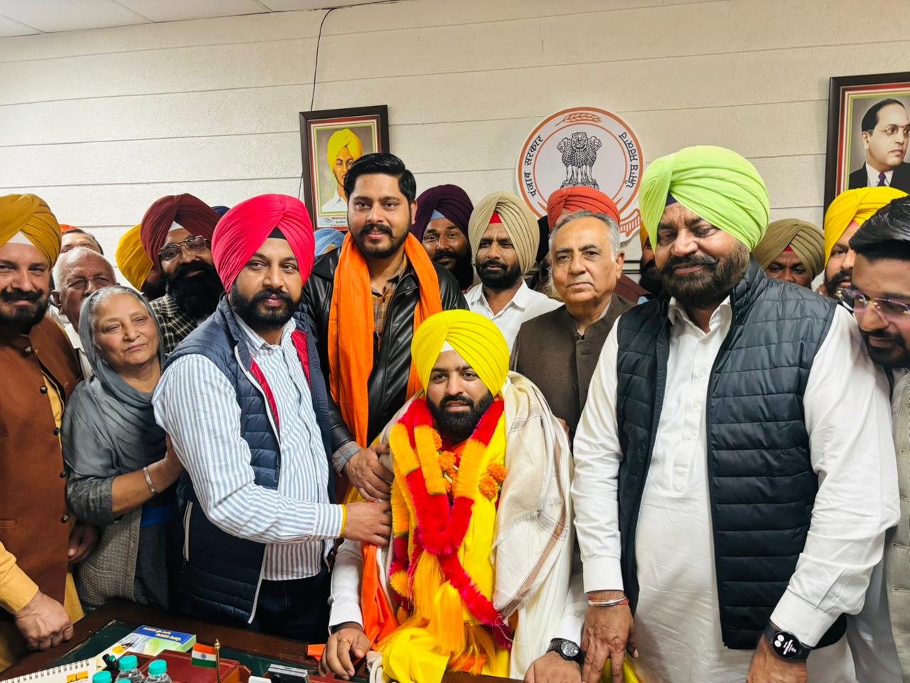 ਜੋਬਨ ਰੰਧਾਵਾ ਨੇ ਜਿਲੇ ਦੀ ਸਮੁੱਚੀ ਲੀਡਰਸ਼ਿਪ ਦੀ ਮੌਜੂਦਗੀ ਵਿੱਚ ਚੇਅਰਮੈਨ, ਜ਼ਿਲ੍ਹਾ ਪਲਾਨਿੰਗ ਕਮੇਟੀ ਗੁਰਦਾਸਪੁਰ ਦਾ ਅਹੁਦਾ ਸੰਭਾਲਿਆ