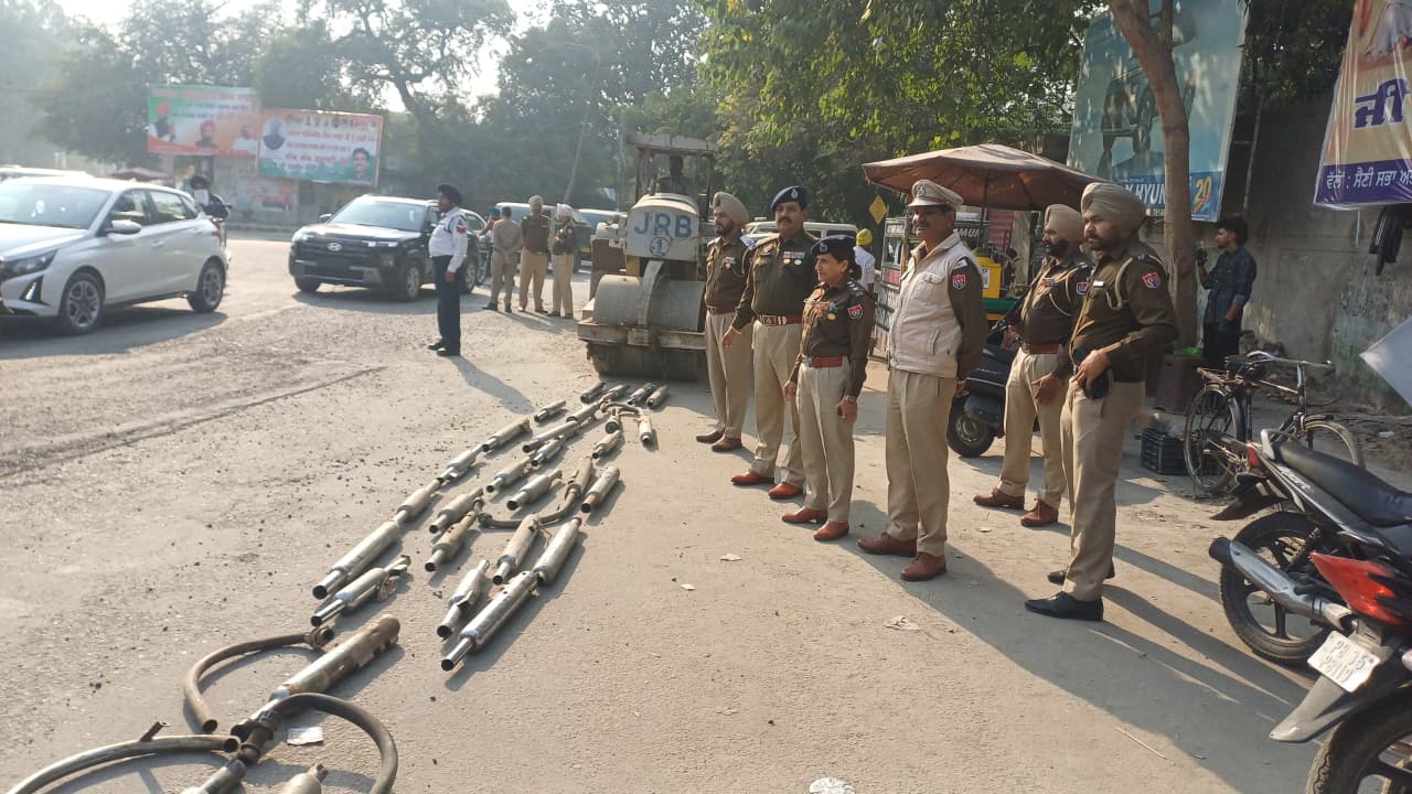 ਗੁਰਦਾਸਪੁਰ ਪੁਲਿਸ ਵੱਲੋਂ ਮੋਡੀਫਾਈਡ ਵਾਹਨਾਂ ਖ਼ਿਲਾਫ਼ ਸਖ਼ਤ ਕਰਵਾਈ