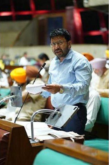 ਮਾਨ ਸਰਕਾਰ ਹੈ ਹਰ ਜੀਵ ਦੇ ਨਾਲ! ਪੰਜਾਬ ਵਿੱਚ ਆਵਾਰਾ ਪਸ਼ੂਆਂ ਦੀ ਦਹਾਕਿਆਂ ਪੁਰਾਣੀ ਸਮੱਸਿਆ ‘ਤੇ ਮਾਨ ਸਰਕਾਰ ਨੇ ਇਤਿਹਾਸਕ ਮੁਹਿੰਮ ਕੀਤੀ ਸ਼ੁਰੂ