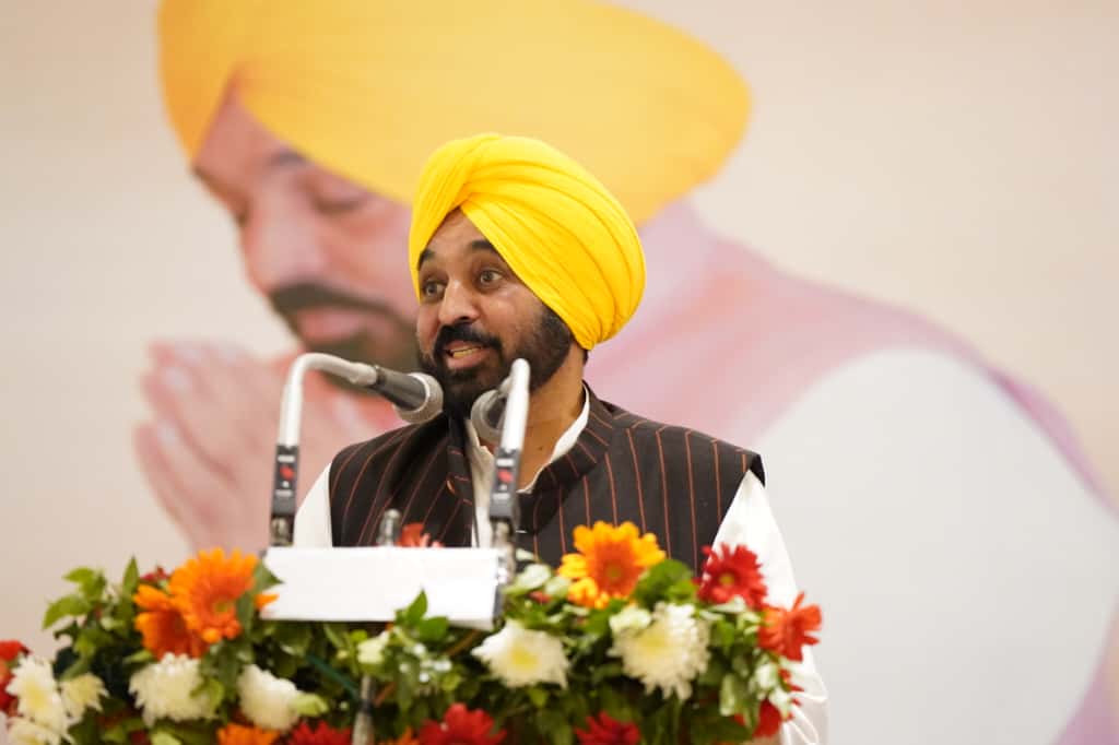 ਮੁੱਖ ਮੰਤਰੀ ਨੇ ਨੌਵੇਂ ਪਾਤਸ਼ਾਹ ਸ੍ਰੀ ਗੁਰੂ ਤੇਗ਼ ਬਹਾਦਰ ਜੀ ਦੇ ਚਰਨ ਛੋਹ ਪ੍ਰਾਪਤ 142 ਪਿੰਡਾਂ ਤੇ ਸ਼ਹਿਰਾਂ ਦੇ ਵਿਕਾਸ ਲਈ 71 ਕਰੋੜ ਰੁਪਏ ਦੇ ਚੈੱਕ ਵੰਡੇ