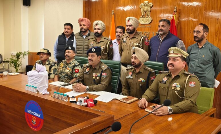 ਗੁਰਦਾਸਪੁਰ ਪੁਲਿਸ ਨੂੰ ਵੱਡੀ ਸਫਲਤਾ: ਬੀ.ਐੱਸ.ਐਫ. ਦੇ ਸਹਿਯੋਗ ਨਾਲ 2 ਕਿਲੋ 544 ਗ੍ਰਾਮ ਹੈਰੋਇੰਨ ਸਮੇਤ ਦੋ ਤਸਕਰ ਗ੍ਰਿਫਤਾਰ