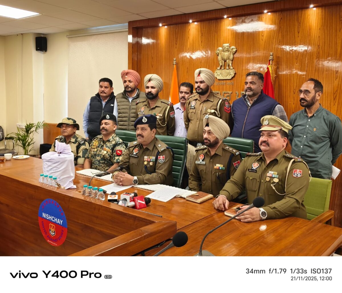 ਗੁਰਦਾਸਪੁਰ ਪੁਲਿਸ ਨੂੰ ਵੱਡੀ ਸਫਲਤਾ: ਬੀ.ਐੱਸ.ਐਫ. ਦੇ ਸਹਿਯੋਗ ਨਾਲ 2 ਕਿਲੋ 544 ਗ੍ਰਾਮ ਹੈਰੋਇੰਨ ਸਮੇਤ ਦੋ ਤਸਕਰ ਗ੍ਰਿਫਤਾਰ